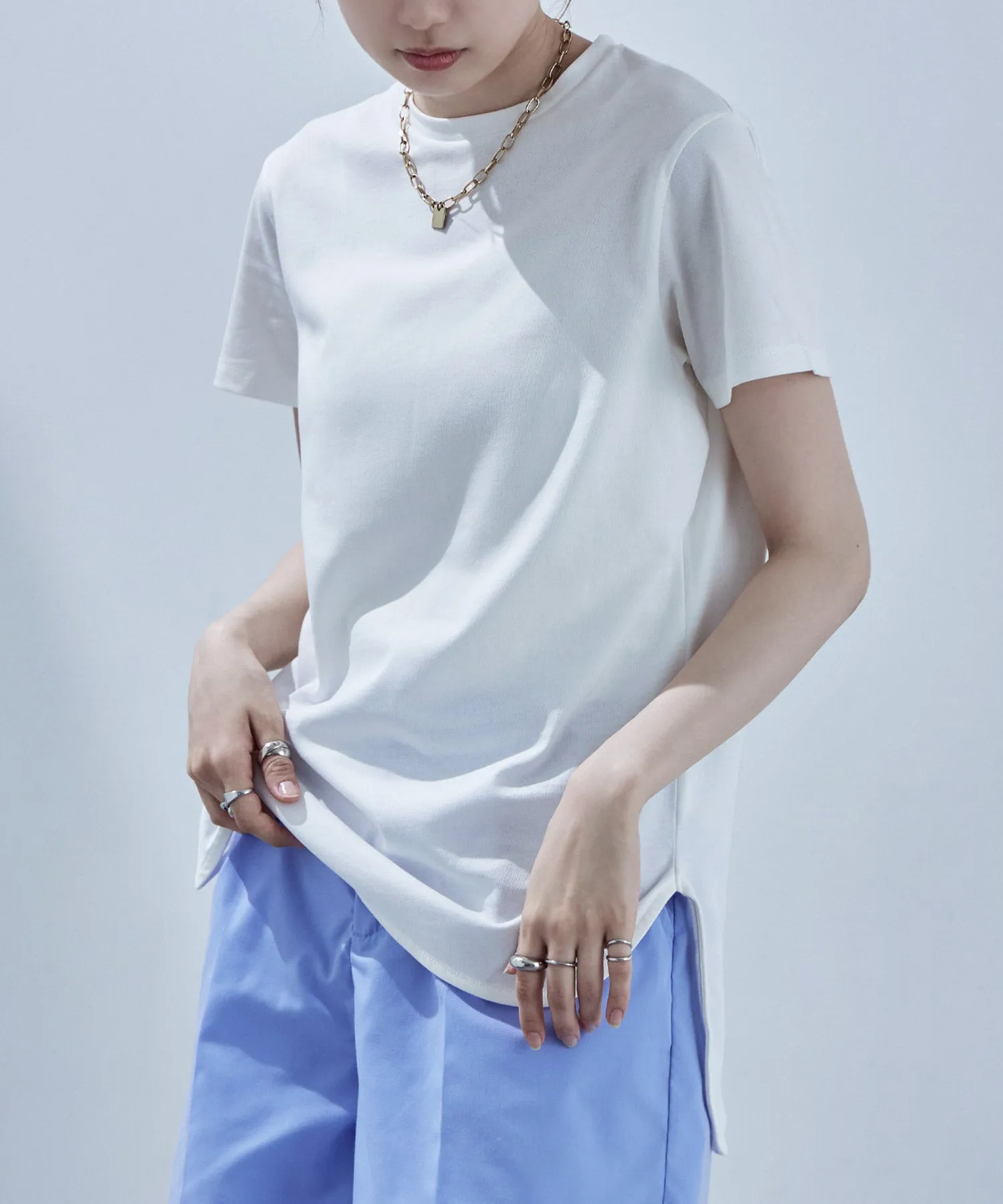 Side slit round hem T-shirt