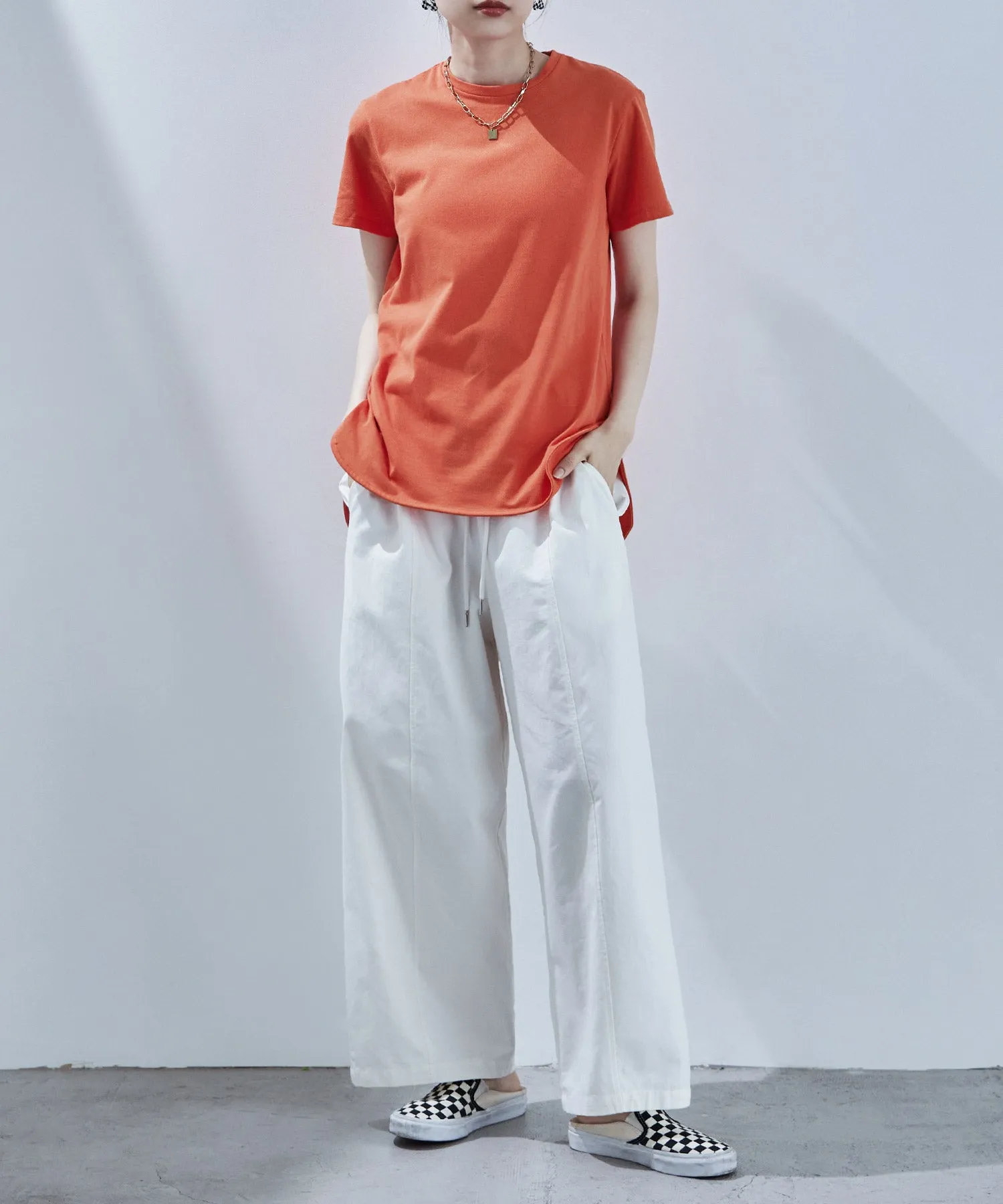 Side slit round hem T-shirt
