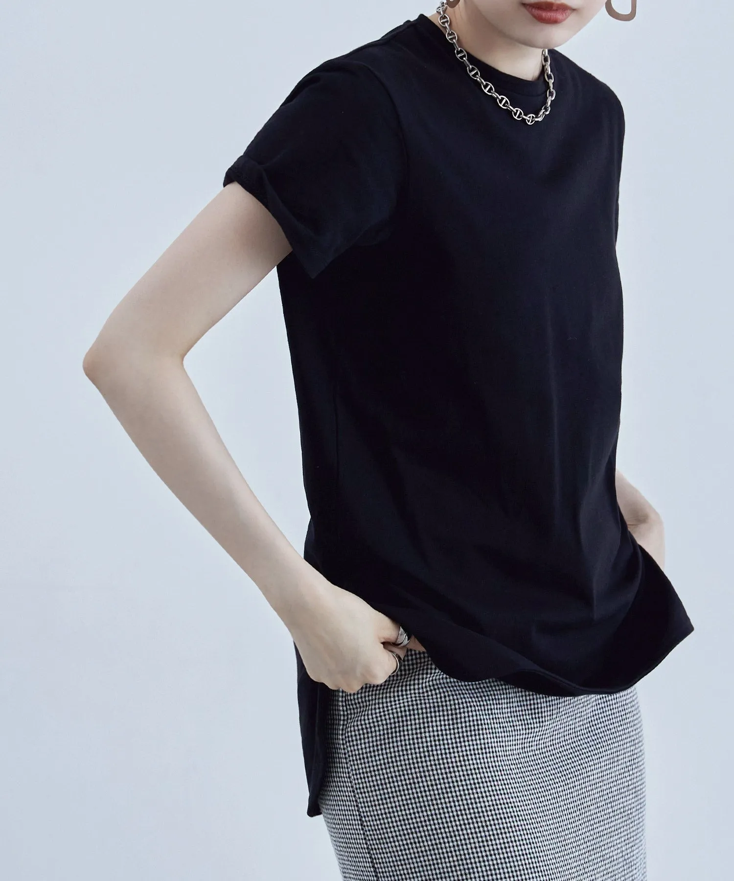 Side slit round hem T-shirt