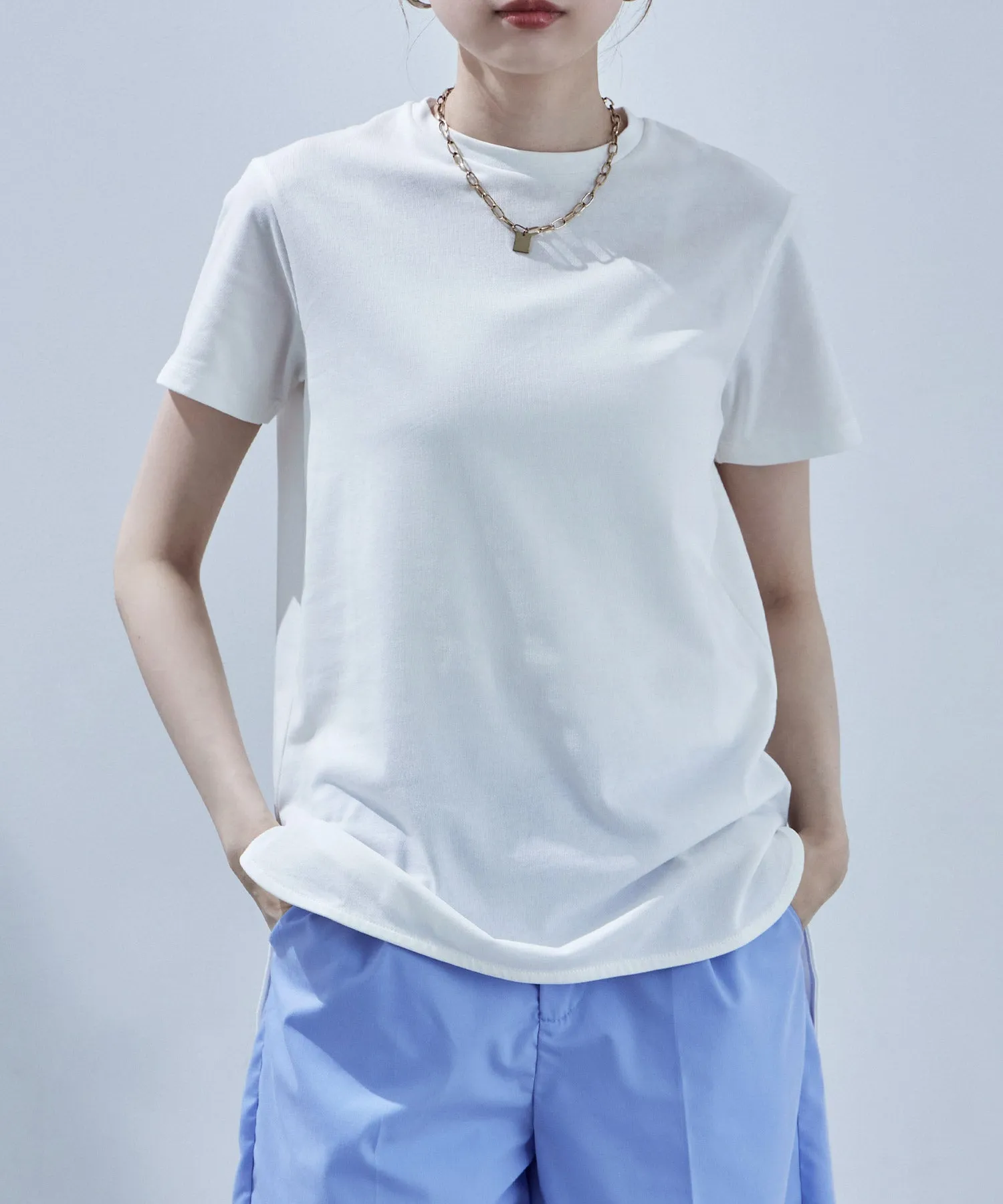 Side slit round hem T-shirt