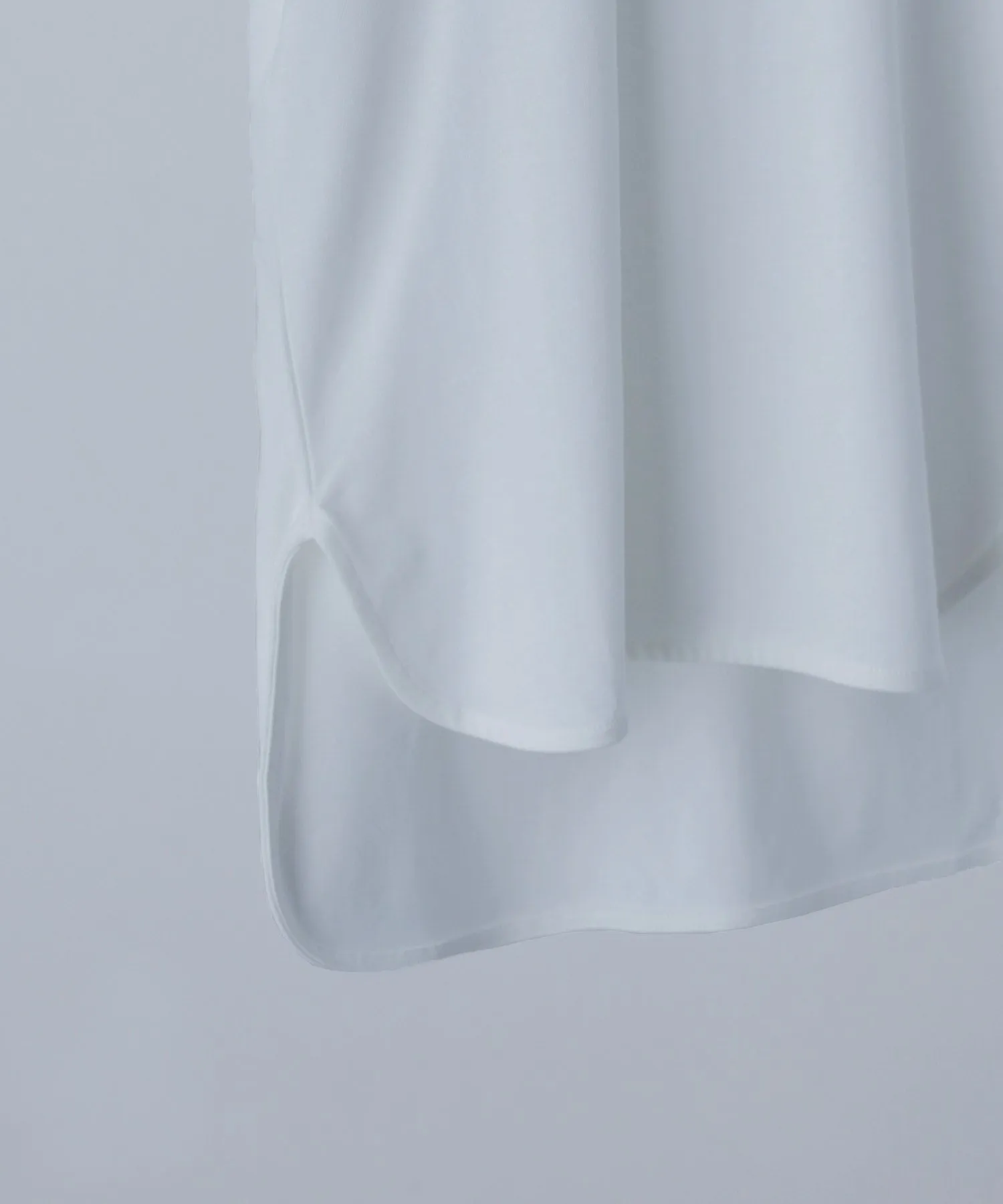 Side slit round hem T-shirt
