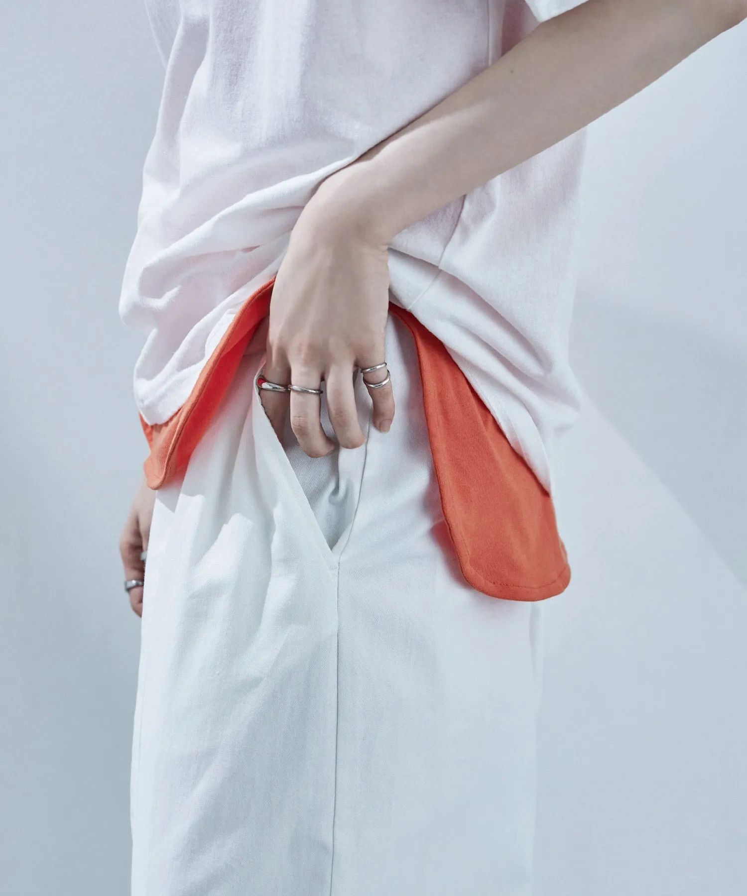 Side slit round hem T-shirt