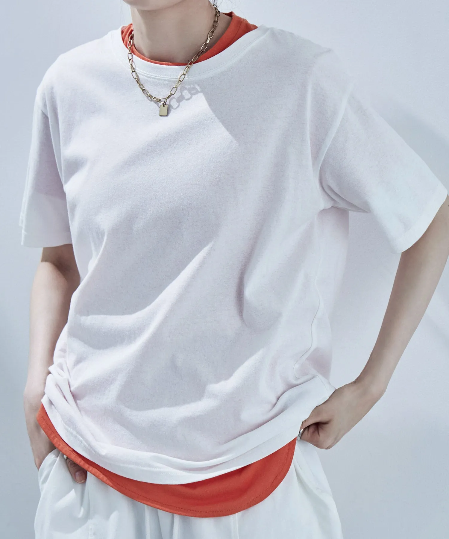 Side slit round hem T-shirt