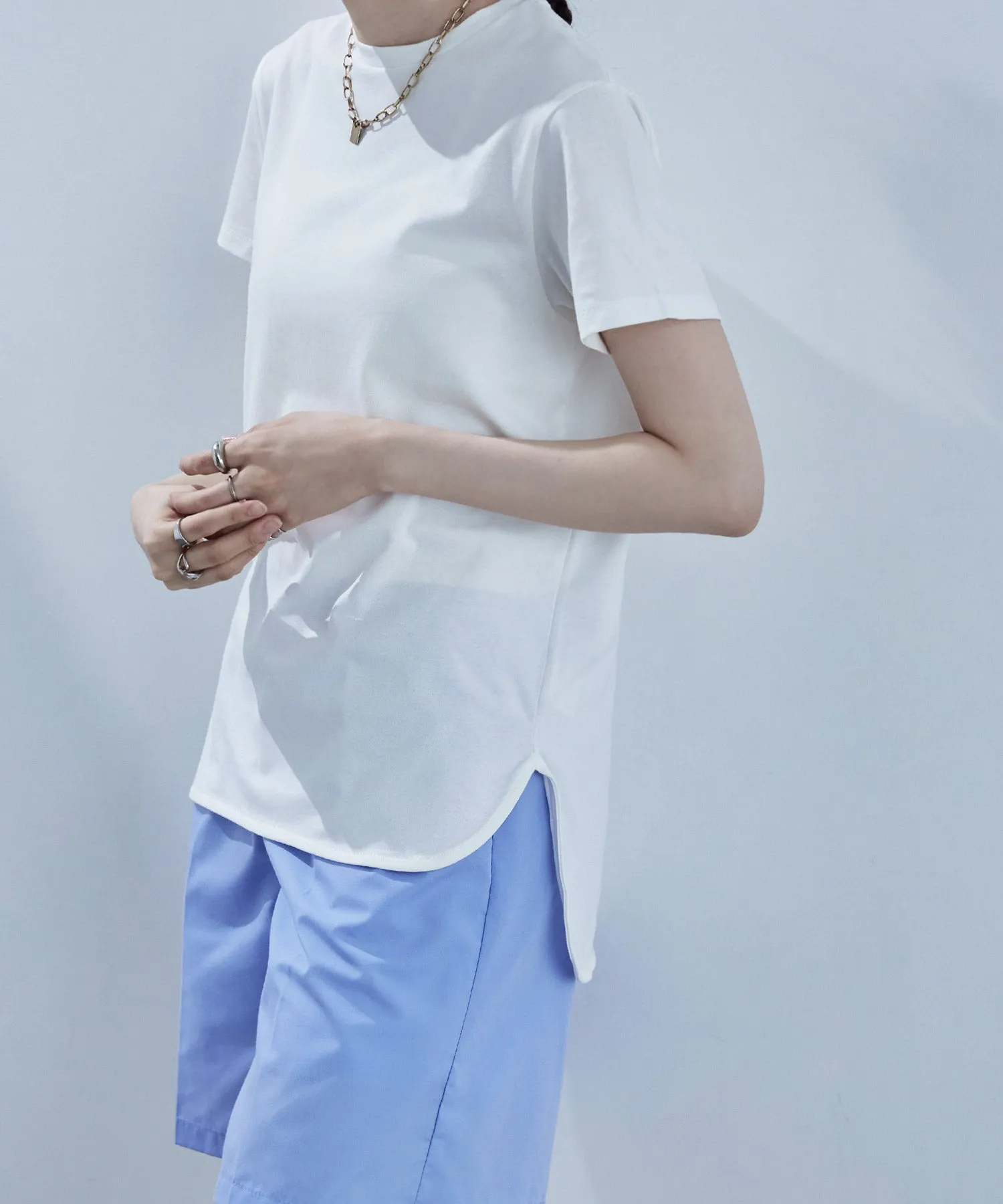 Side slit round hem T-shirt