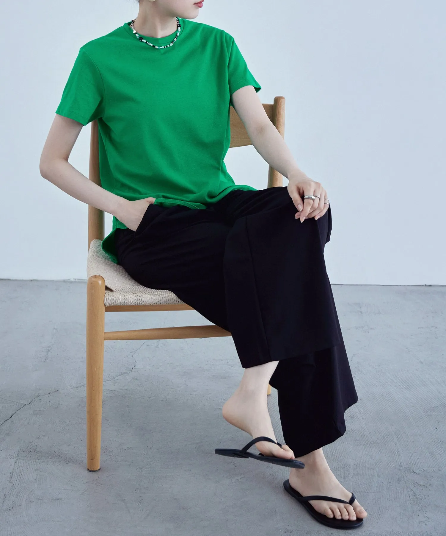 Side slit round hem T-shirt