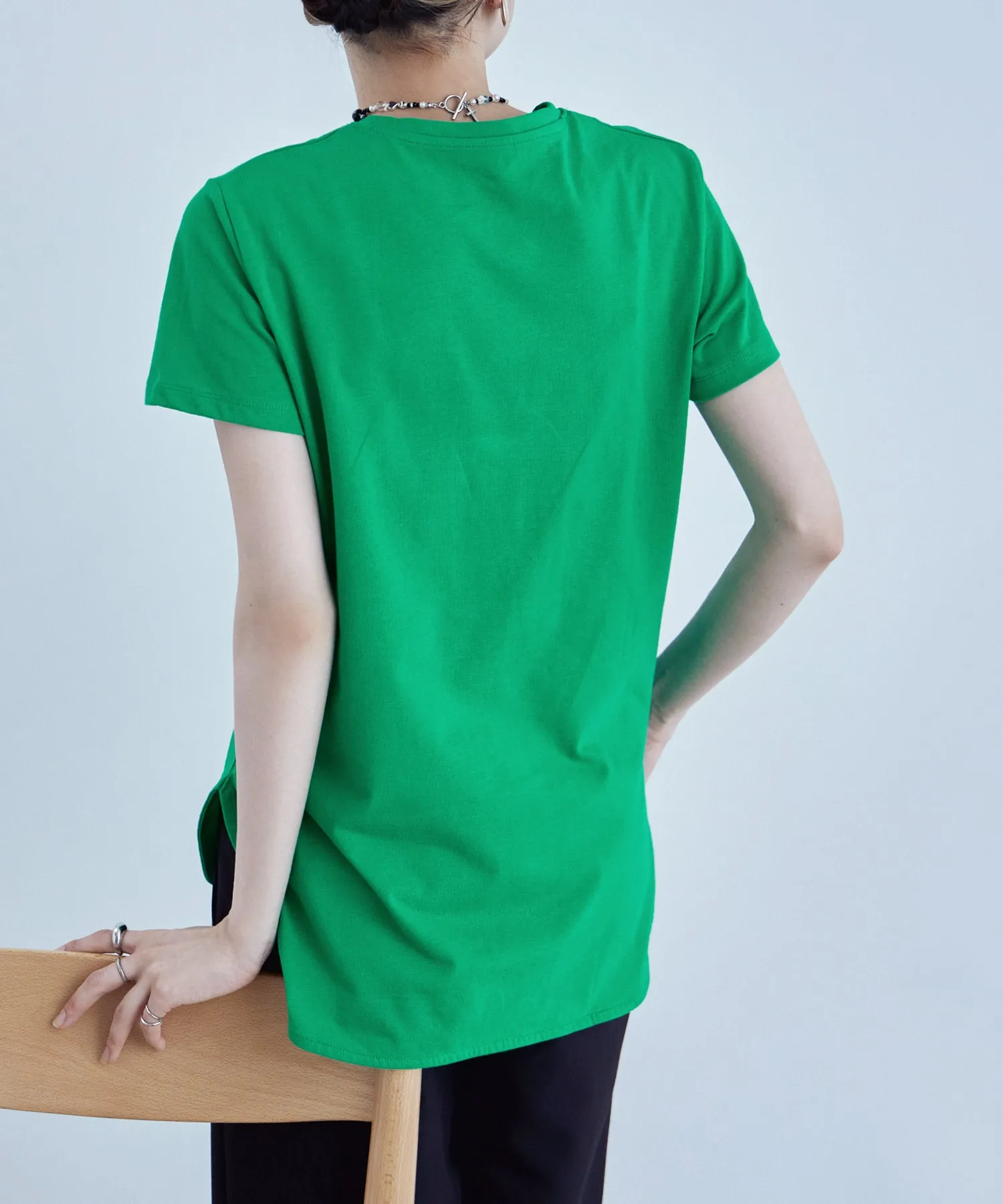 Side slit round hem T-shirt