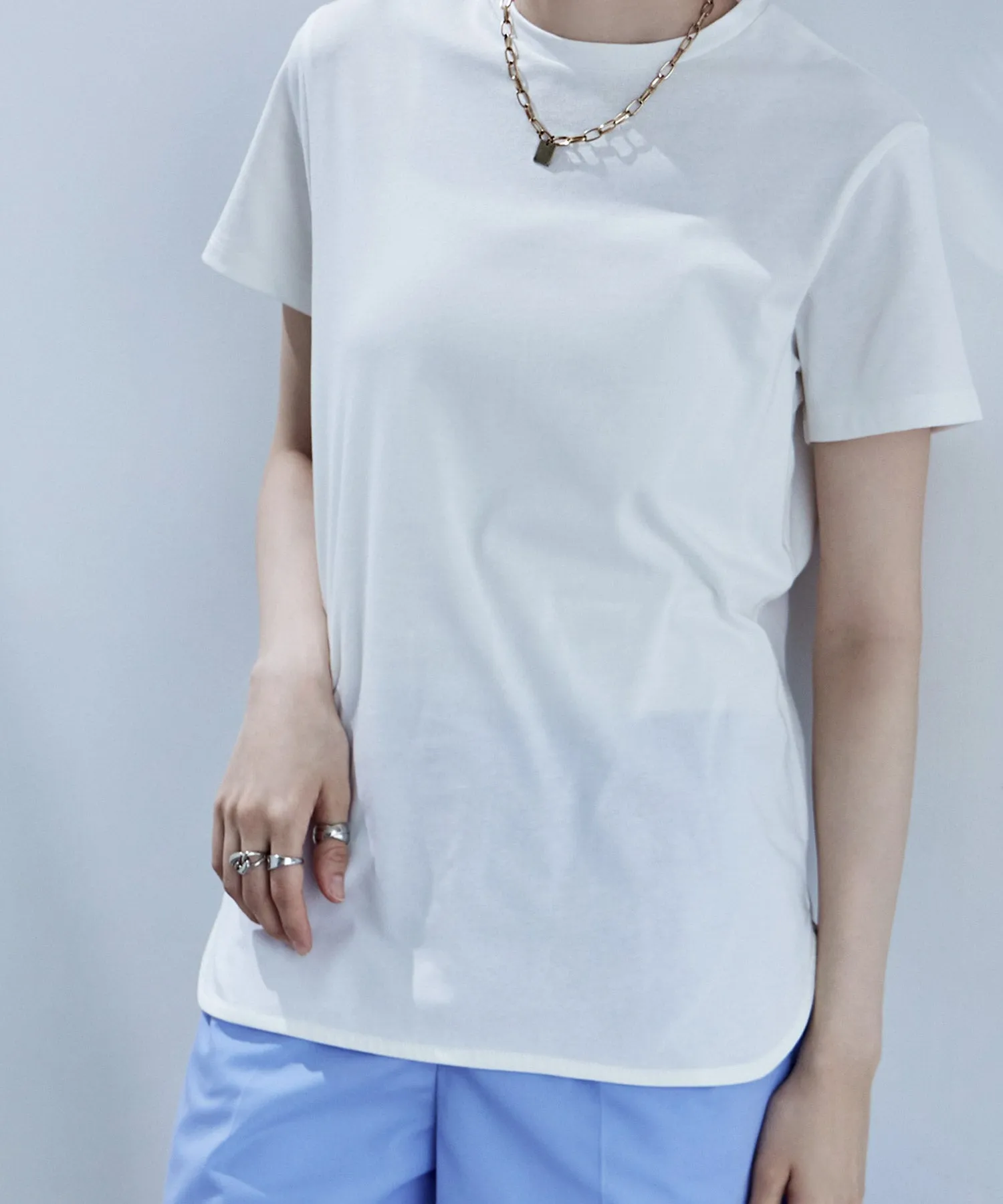Side slit round hem T-shirt